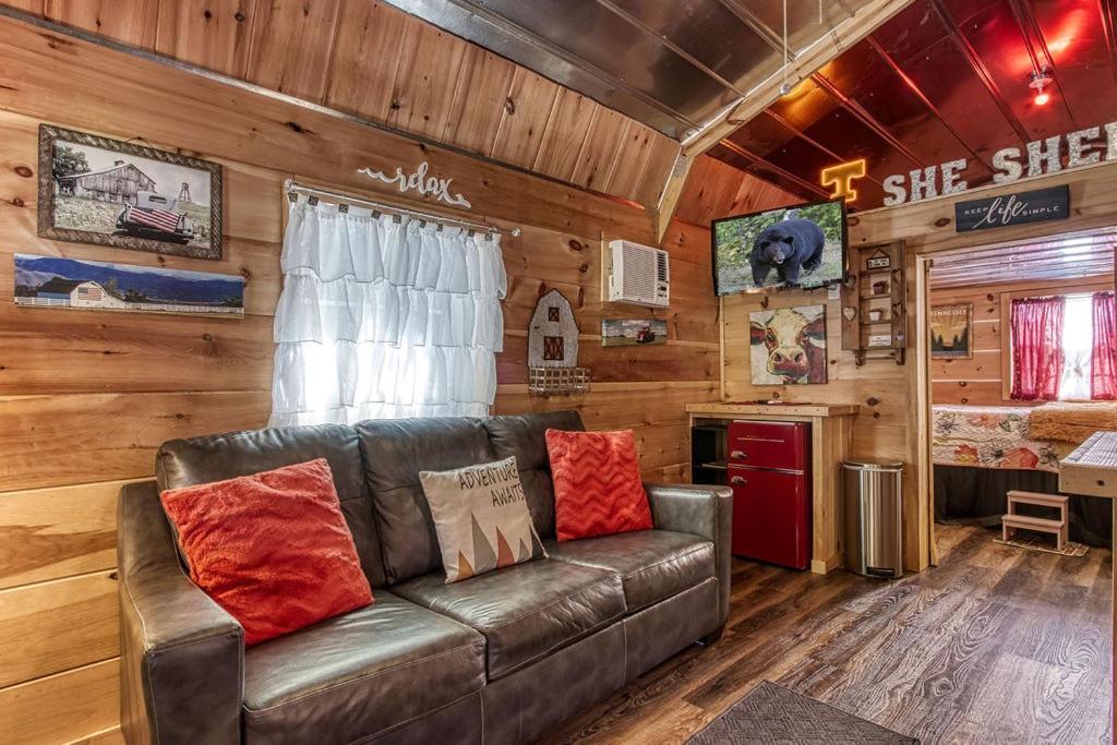 The Tiny Barn, 1089 Free Tickets Each Paid Day, Dollywood And More Sevierville Zewnętrze zdjęcie